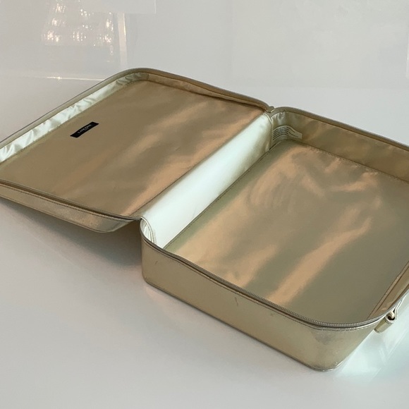 Lancôme cosmetic bag. New. 13 1/2 x 10x 3 1/2 - Picture 2 of 4